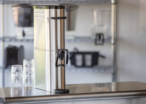 Idées de services | Urne à thé commerciale mince, 3,5 gal, acier inoxydable