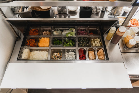 Hoshizaki | Réfrigérateur modèle table de préparation Mega Top à double porte SR48B-18M, 18 casseroles, 48 po, 115V