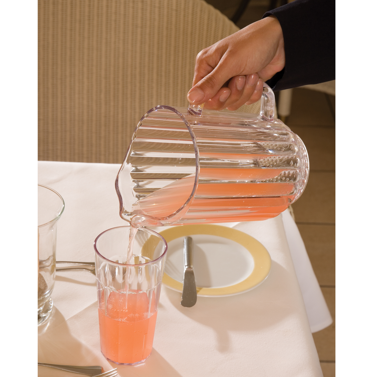 Cambro Camwear Pitcher, 32 oz, Clear – ChefEquipment.com